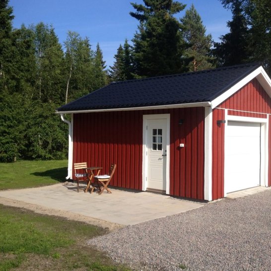 Small single car solution with pedestrian access