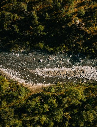 R&aacute;kkasjohka strand sedd ovanifr&aring;n en solig sommardag