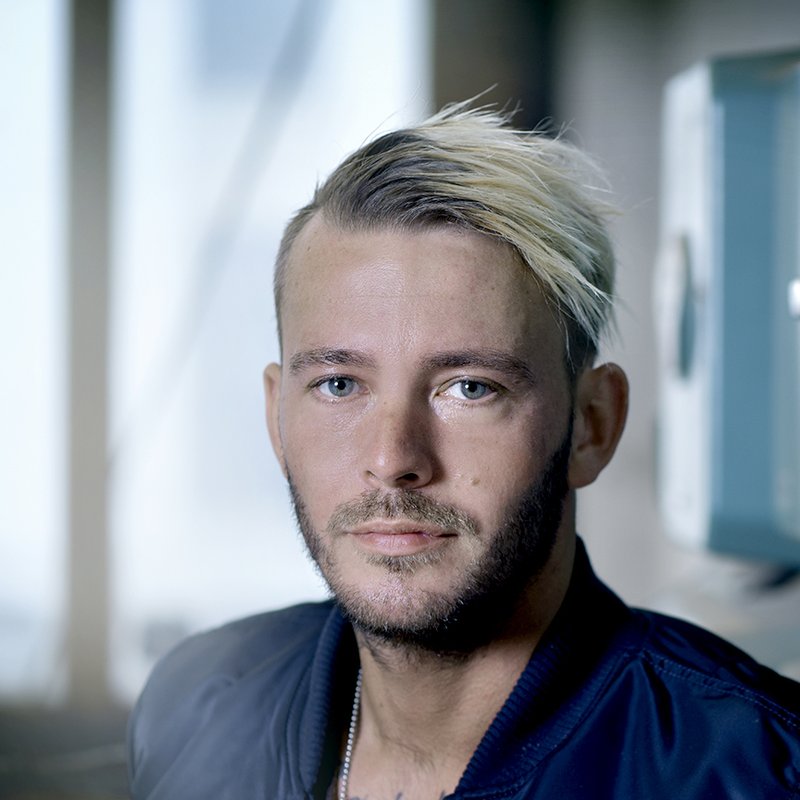 Så blir superstjärnornas böcker läsvärda bestsellers: 