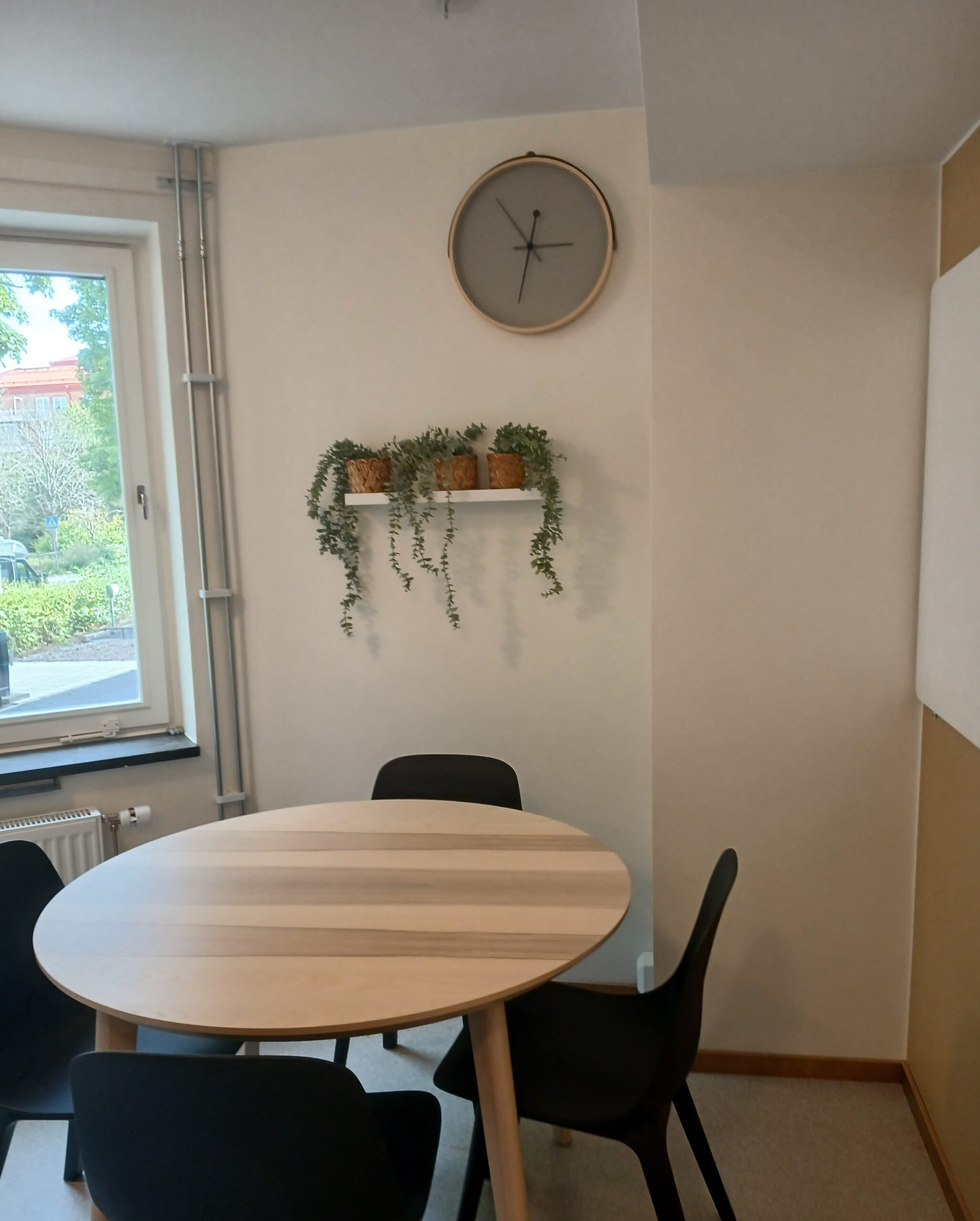 Common kitchen, view of round table with chairs.