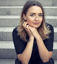 Elin Persson: ”Jag ville skriva en nära berättelse bortom flyktingpolitiken”