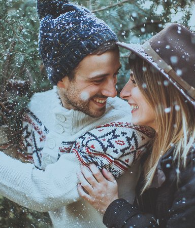 Bland snöstorm och kärlek – här är årets härligaste julböcker
