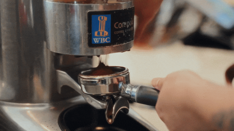 Kassasystem från Yabie används i ett modernt café.
