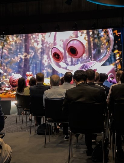 Case: Spoon Agency skapade film och en maskot för Atlas Copcos konferens.