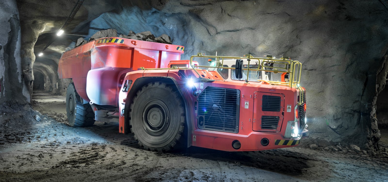 <p>Firma Sandvik Mining and Rock Technology dostarczy rozwiązania AutoMine Fleet do wozów odstawczych pracujących pod ziemią w kopalni El Teniente, należącej do firmy Codelco.</p>
