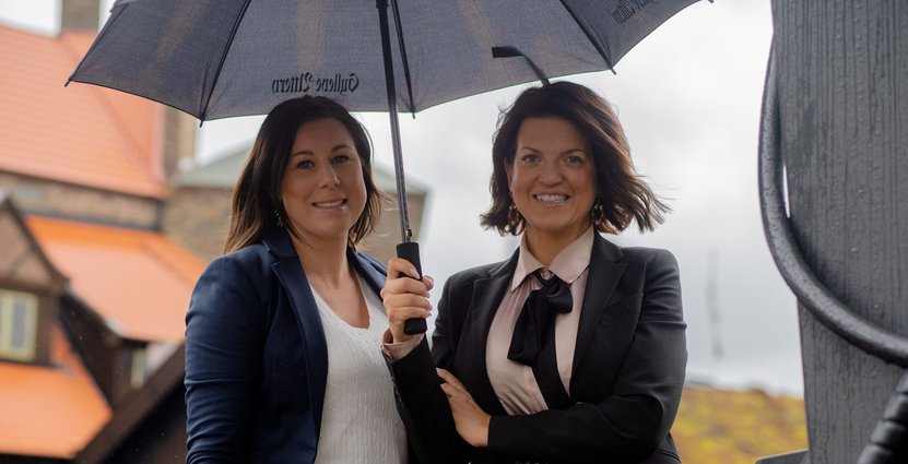 Kristin Boman, vd på Jula Miljö & Energi och Mikaela Grundström, vd Jula Hotell. Foto: Jula Hotell